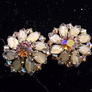 Elegant Vintage Weiss Crystal Earrings